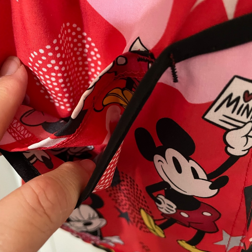 Disney MICKEY MINNIE Print Short sleeve Red pink Healthcare Nursing scrub top XL - Picture 5 of 6